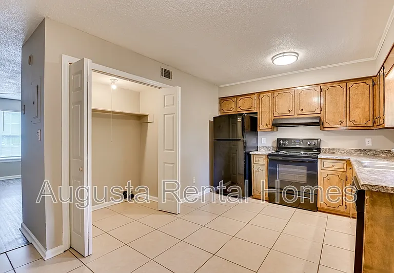 160 Chalet North Ct — Photo 8