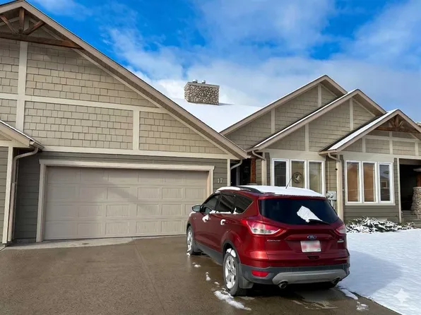 17 N Ironstone Dr, Crowsnest Pass, AB T0K 0M0