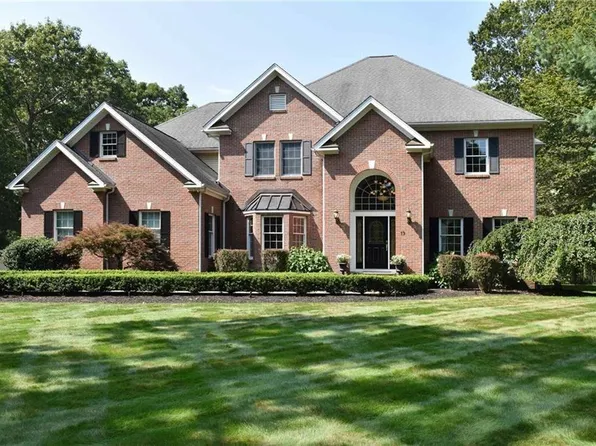 19 Cassandra Ln, North Kingstown, RI 02852