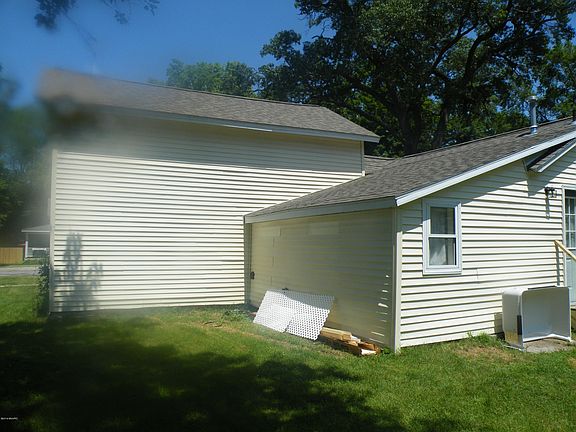 5th image of 211 E Sophia St