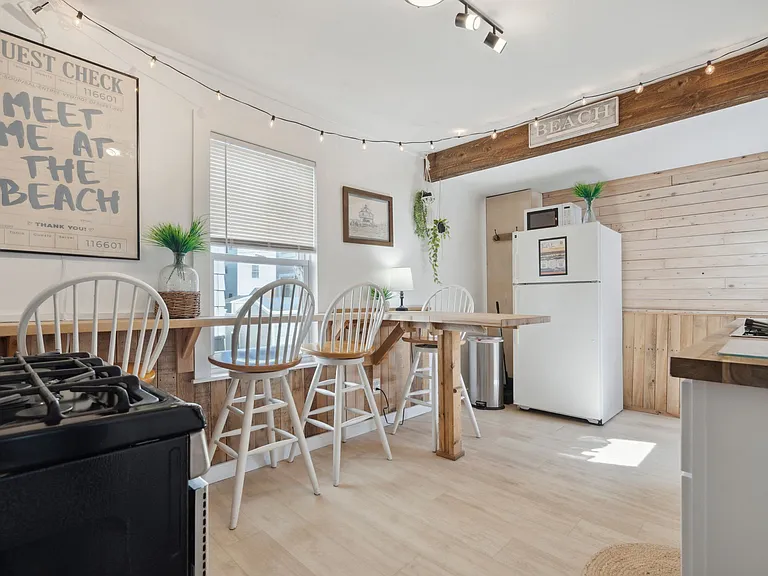 30 Highland Ave — Photo 8