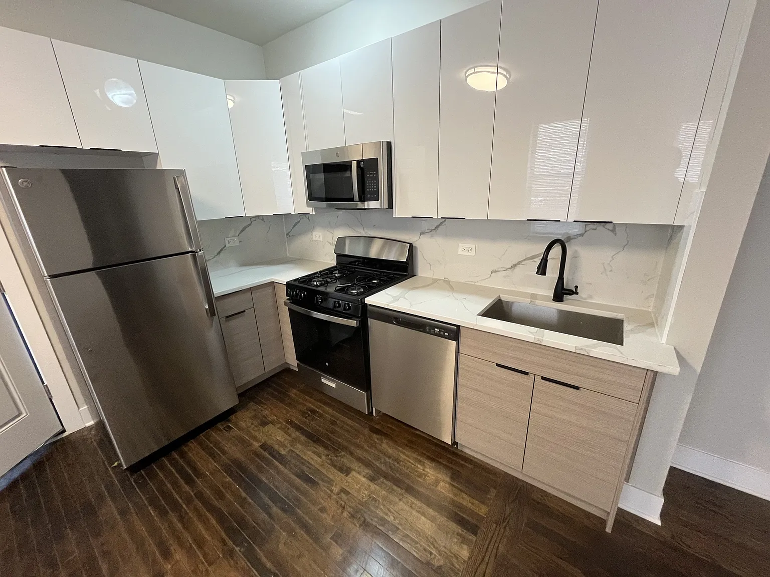 2338-2348 W. Wilson Ave. — Photo 1