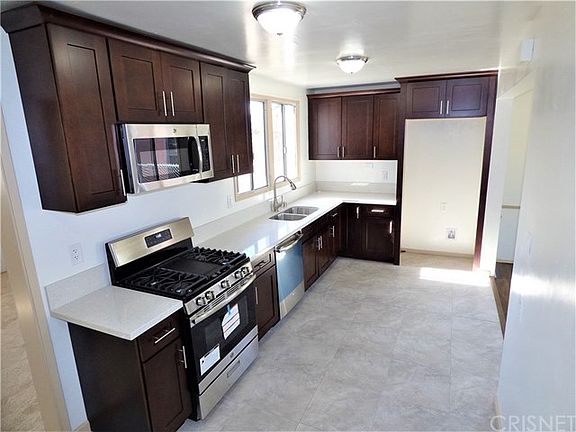 2nd image of 2732 Dashwood St