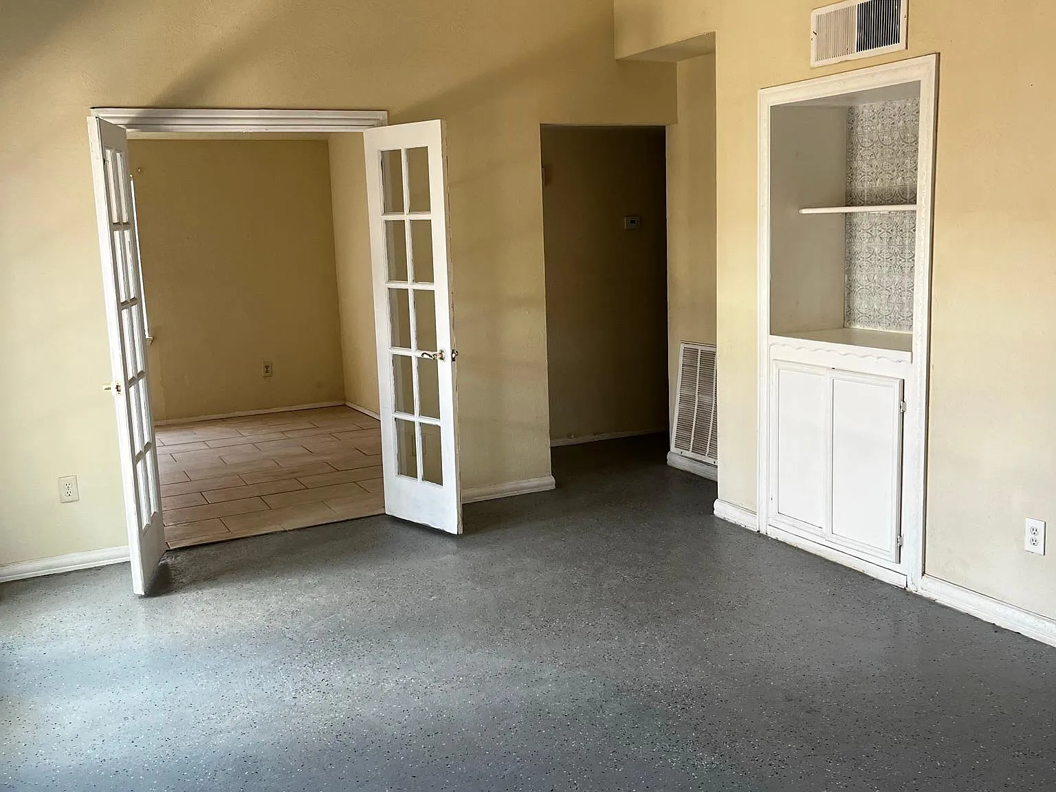 3 bed, 998 sqft, $1,495 — Photo 2