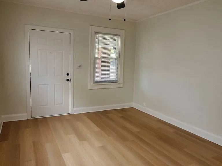 2742 Shelby St — Photo 5