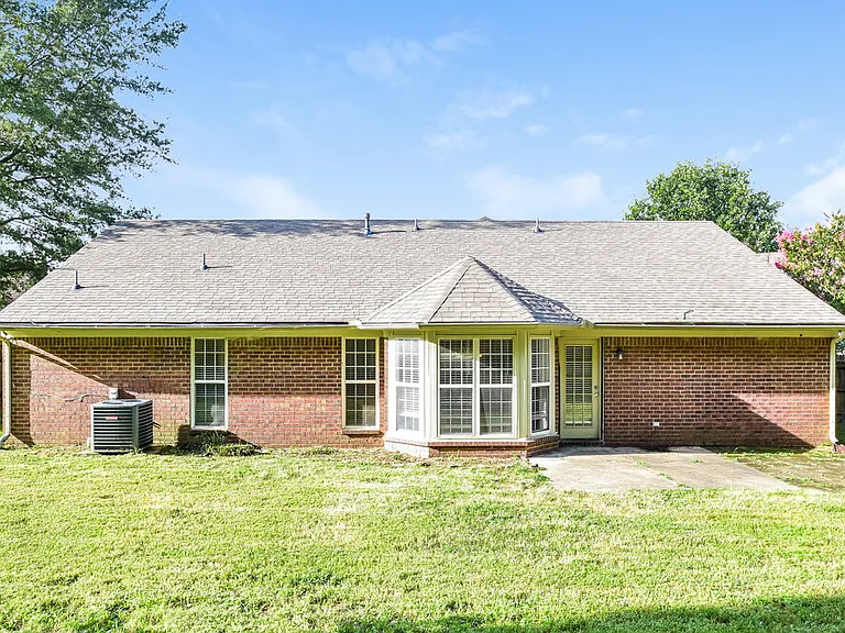 8153 Green Valley Cv — Photo 16