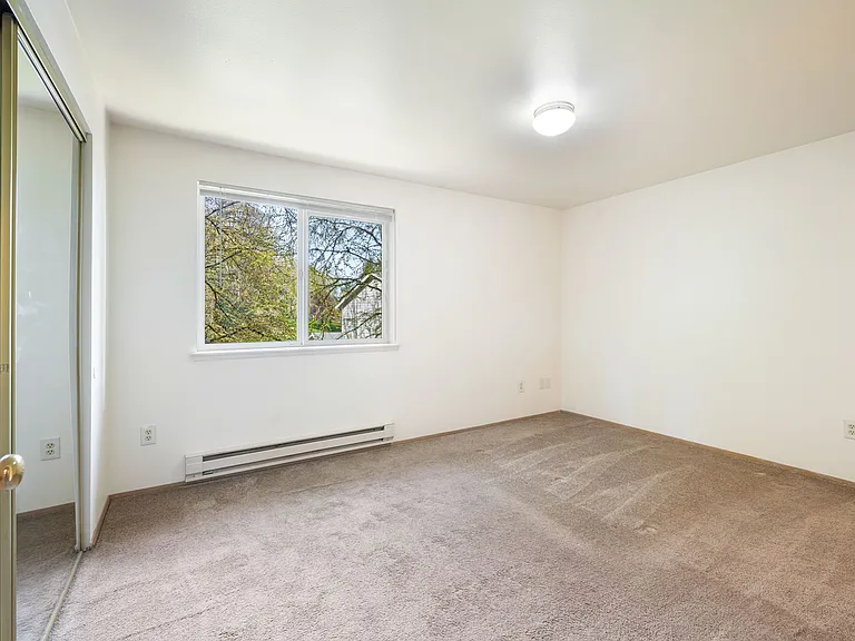 1318 9th St SE #1318 — Photo 10