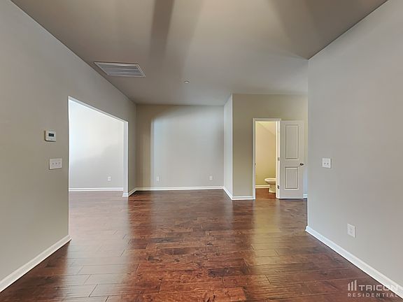 3rd image of 111 Hickory Station Ln