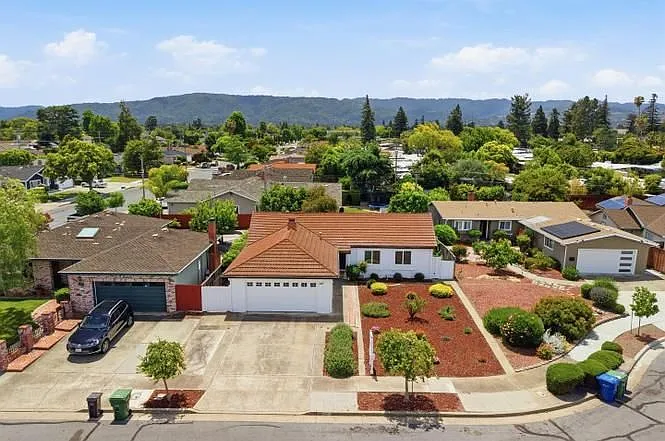 399 Castro Ct — Photo 17
