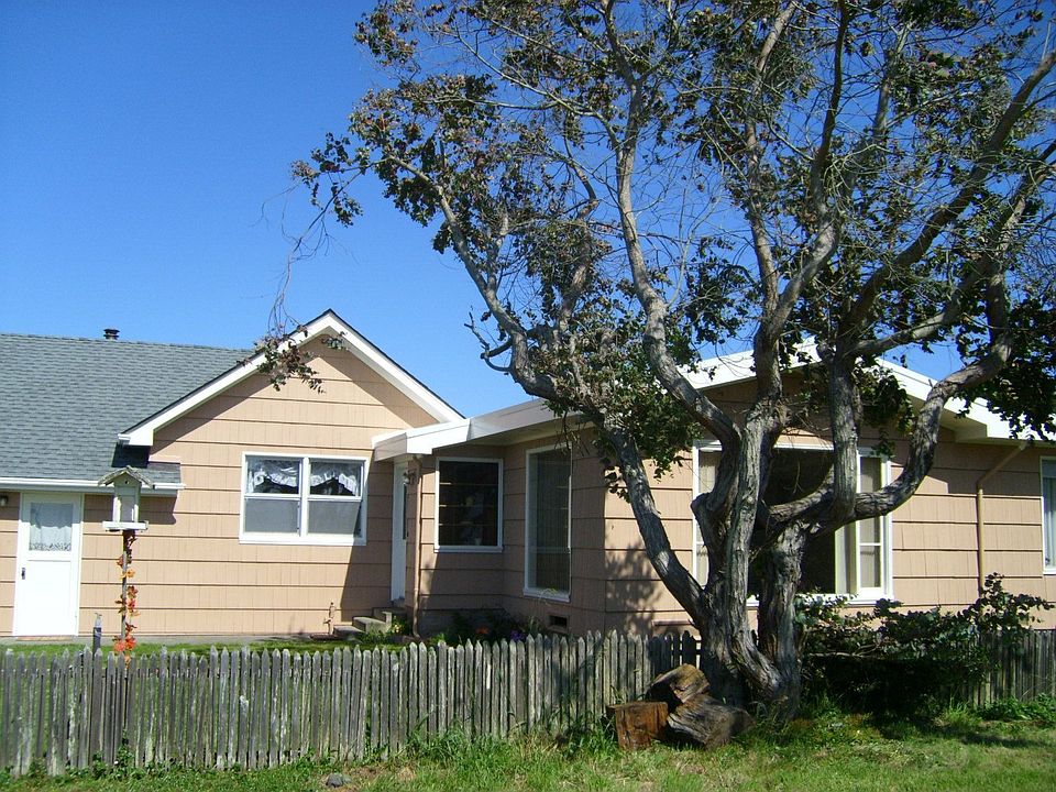 Lovely home of Redwood construction