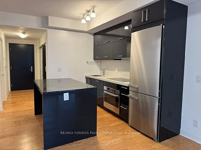 1080 Bay St #409 — Photo 2