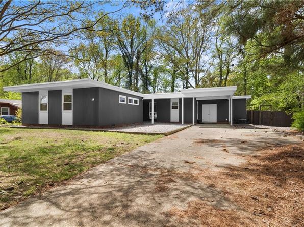 11 Wakefield Rd, Newport News, VA 23606