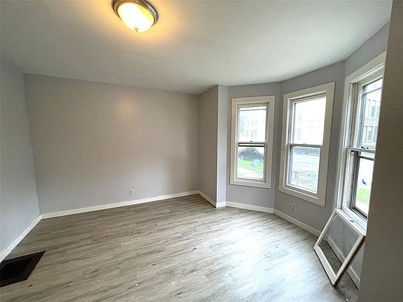 2nd image of 34 New St