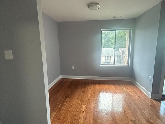 5th image of 10549 Twin Rivers Rd Unit E-1