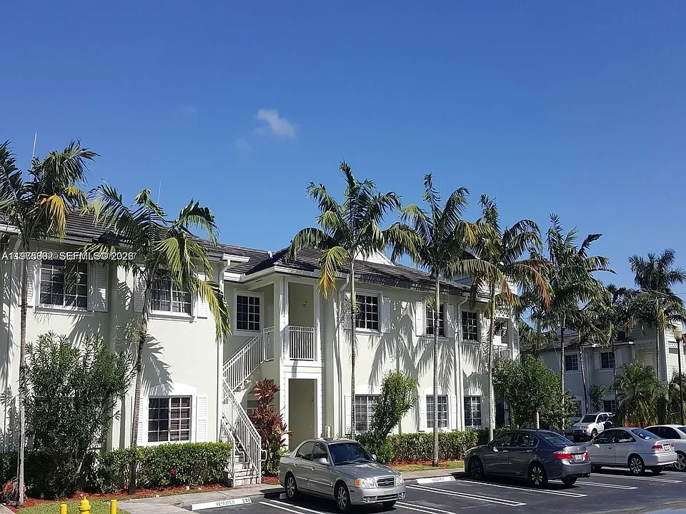 371 NE 26th Ter #101