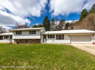 12464 Beardslee Rd, Perry, MI 48872