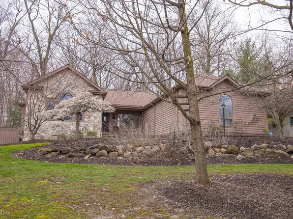 8250 Creekside Trce, Broadview Heights, OH 44147