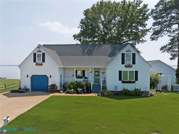4594 Hermitage Ln, Gloucester, VA 23061