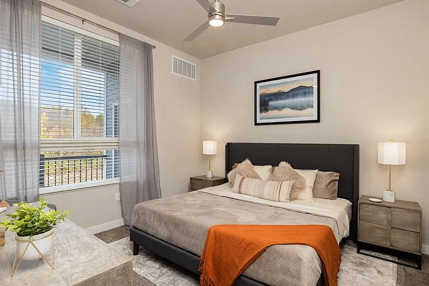 Azure Apartments — Photo 4