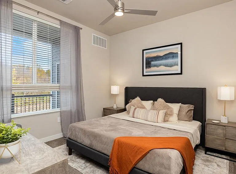 Azure Apartments — Photo 4