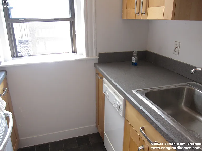 15 Park Dr #28 — Photo 11