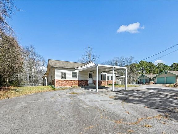 3rd image of 824 Temple Rd