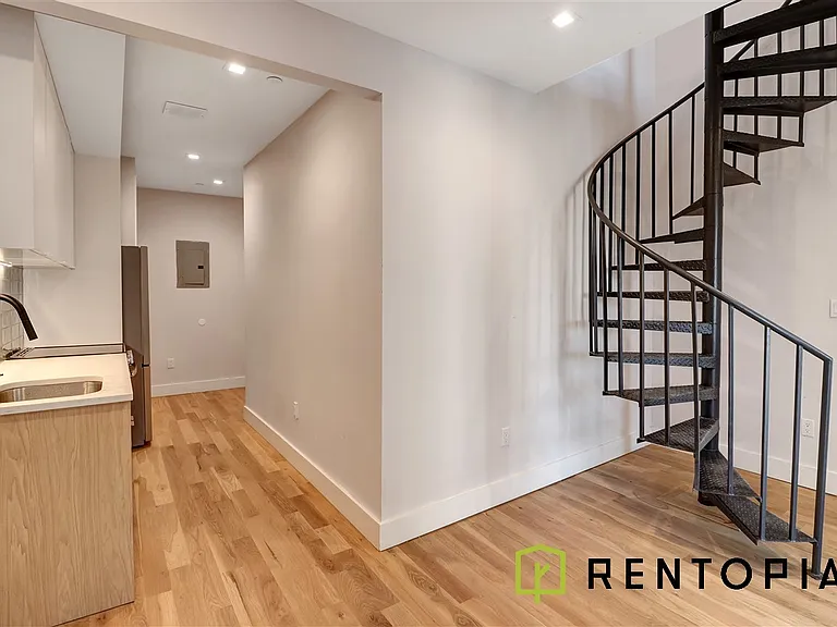 415 Manhattan Ave #5A — Photo 2