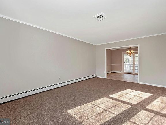 5th image of 16440 Emory Ln