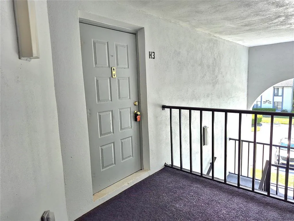 2 bed, 2.0 bath, 979 sqft, $1,695 — Photo 4