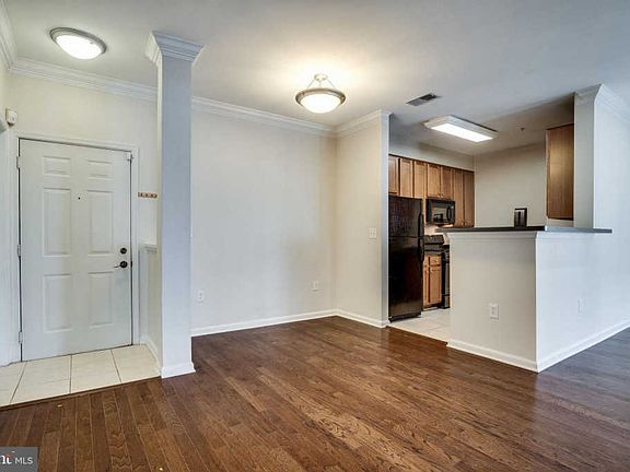 5th image of 4862 Eisenhower Ave Unit 361