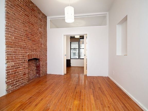 3rd image of 328 W 45th St #1