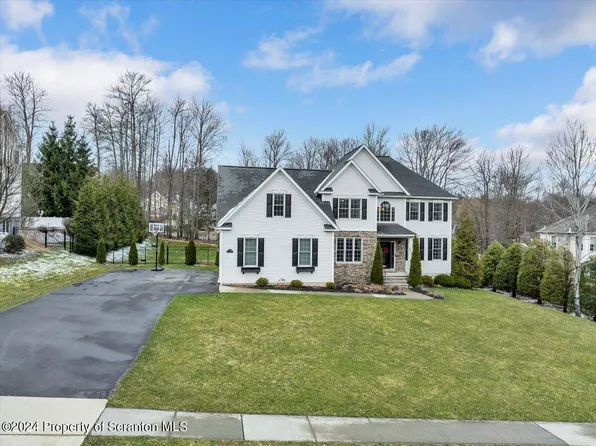 703 Parkview Rd #L-36, Moscow, PA 18444