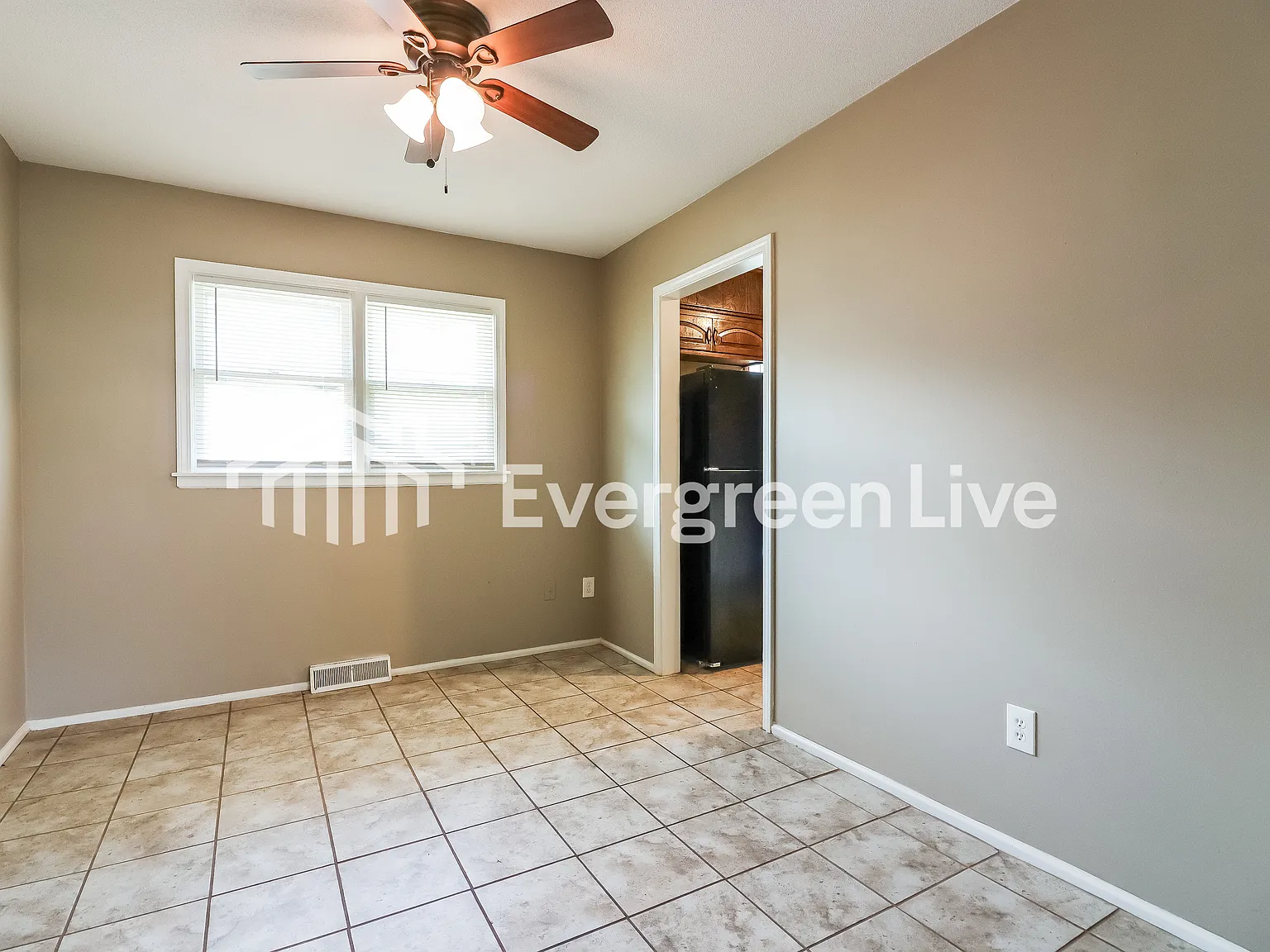 3 bed, 2.0 bath, 1052 sqft, $1,695 — Photo 4