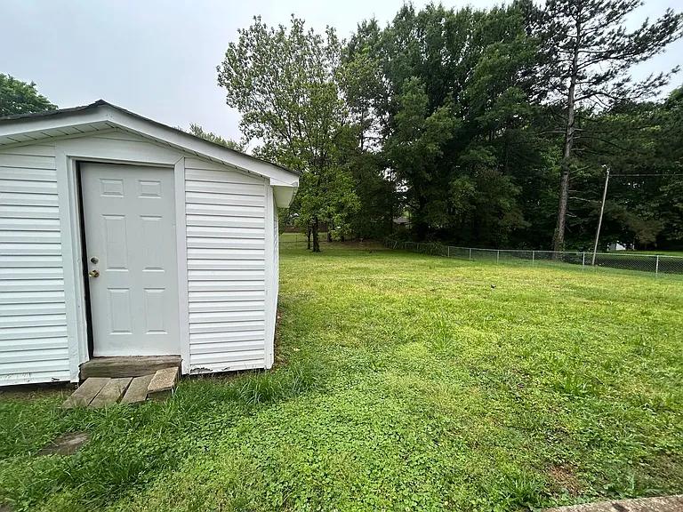 610 Cottonwood Dr — Photo 2