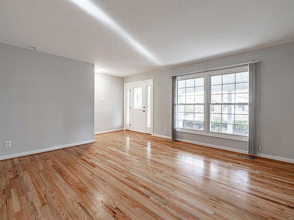4th image of 7434 Wagon Wheel Ln