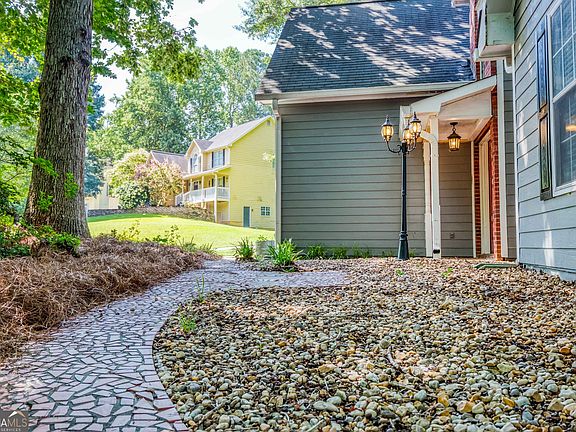 3rd image of 2957 Forest Ct