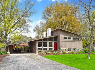 129 Thomas Dr, Sycamore, IL 60178