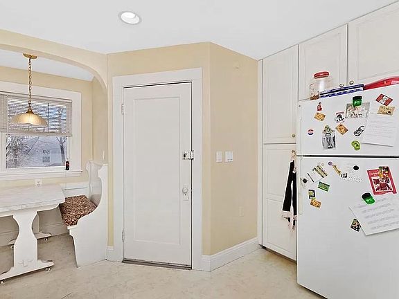 5th image of 32 Orchard Ave