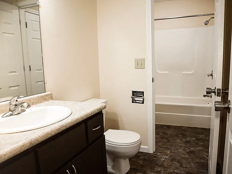 Large Bathroom To Make Getting Ready In The Morning A Breeze.