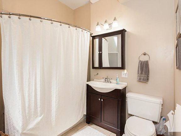 5th image of 3811 N Wilton Ave #1KCH