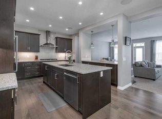 196 S Riviera Way, Cochrane, AB T4C0Y6