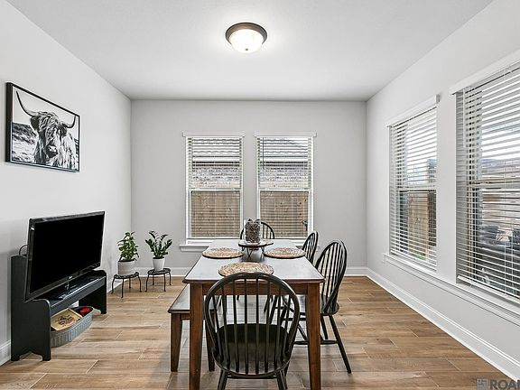 4th image of 38408 Parliament Dr