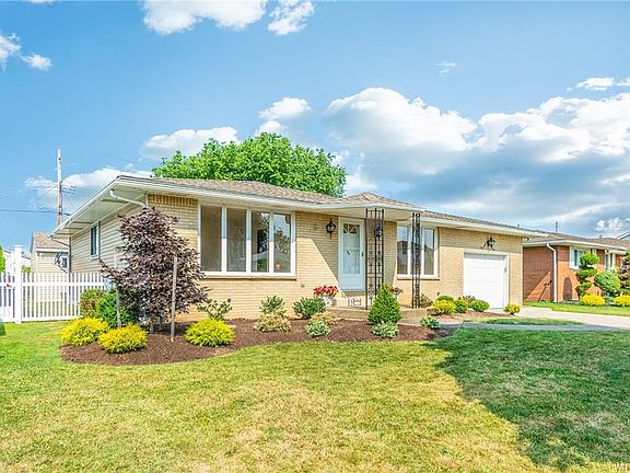 2nd image of 52 Fairoaks Ln