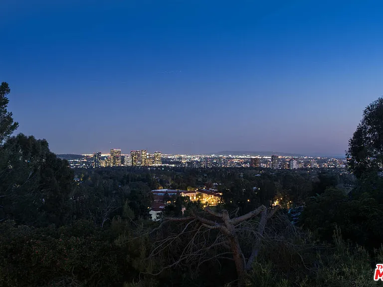 1250 Angelo Dr — Photo 15