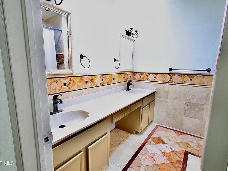 901 Tepic Dr #A — Photo 36