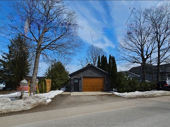 2nd image of 314 Robins Point Rd
