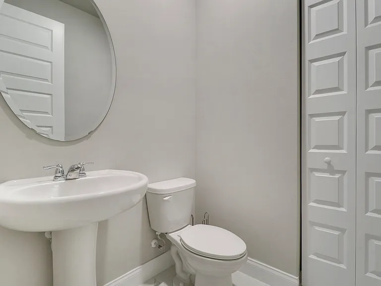 6545 NW Cloverdale Ave — Photo 13