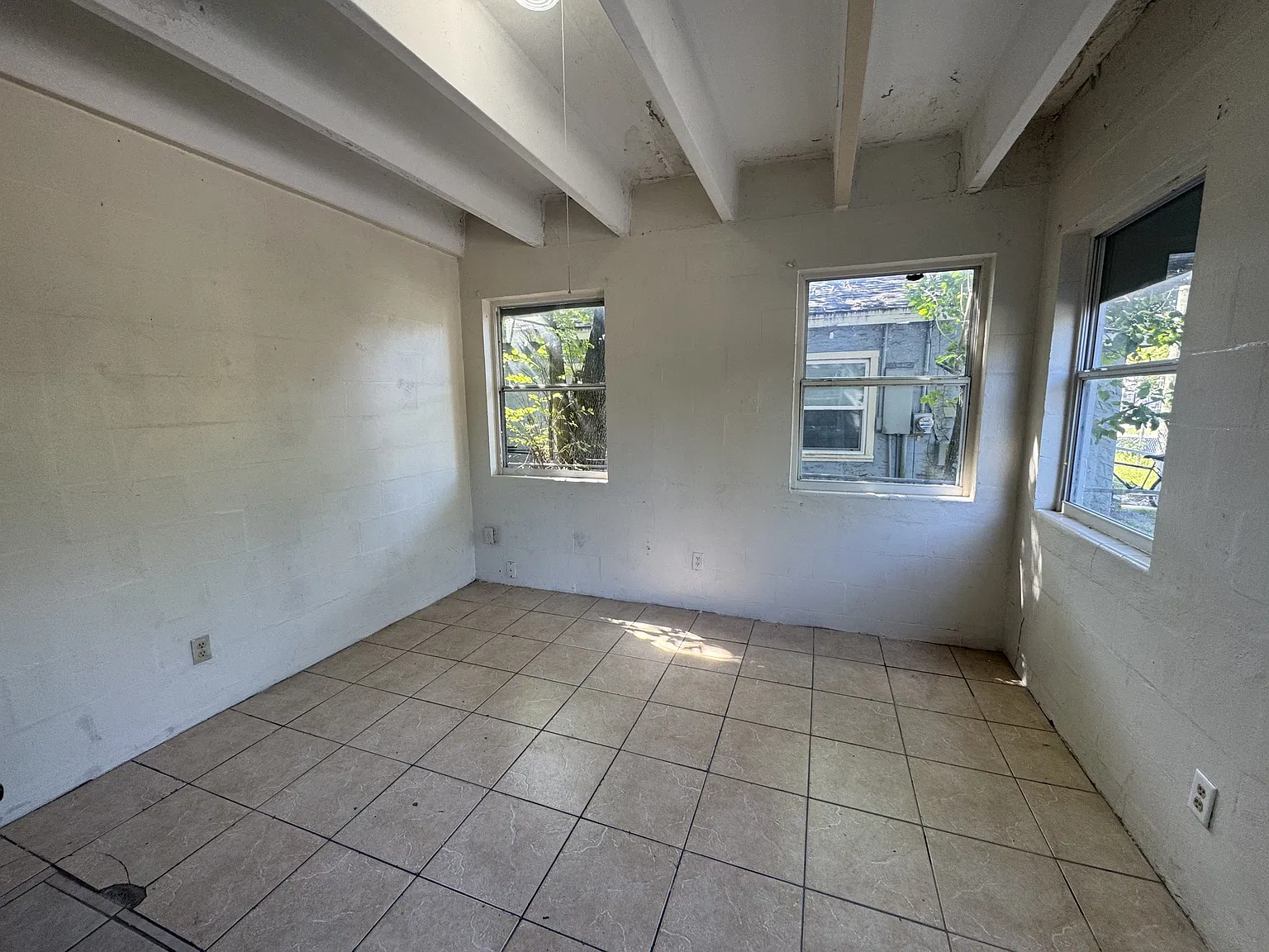 543 Division St — Photo 2