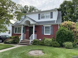 91 Wilson St, Saddle Brook, NJ 07663