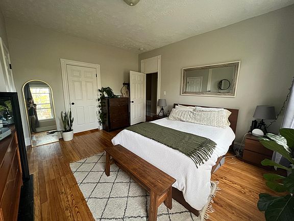 4th image of 2820 Hanes Ave #2